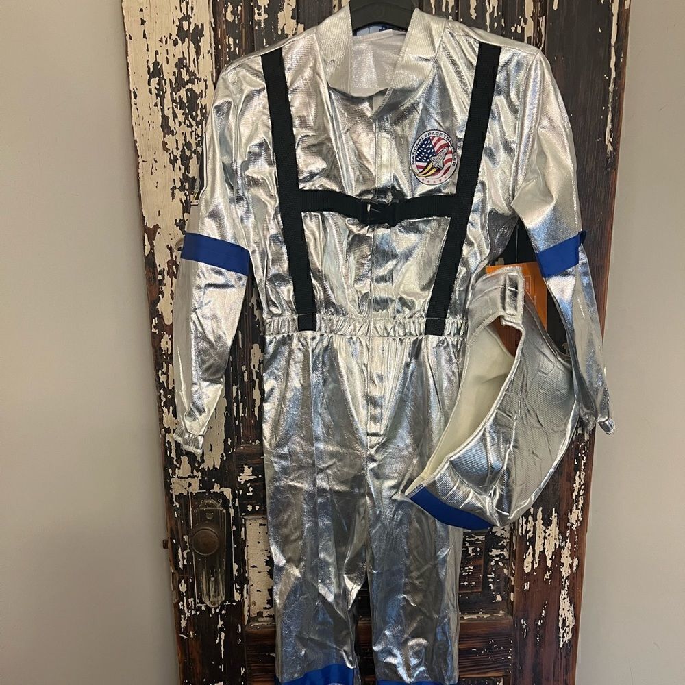 NWT‎ Boys Astronaut Halloween Costume.  Size Medium 8-10.